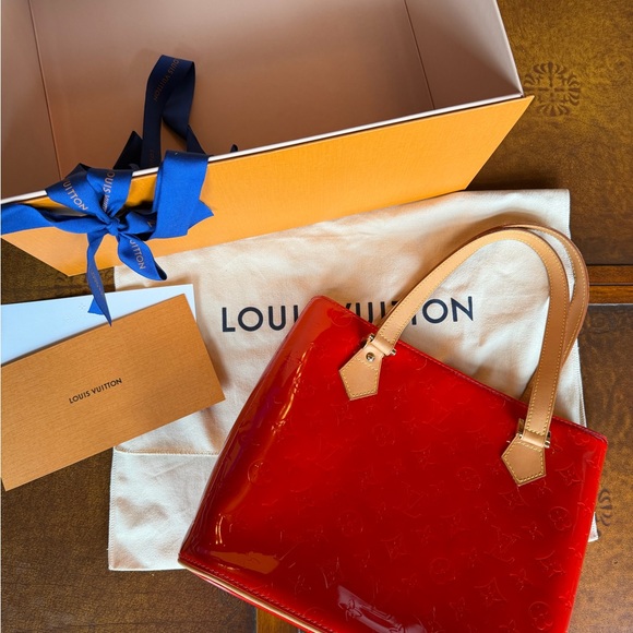 Louis Vuitton Red Vernis Handbag Guaranteed Authentic - Picture 1 of 14